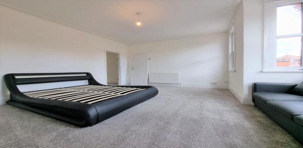 			4 Bedroom, 1 bath, 1 reception Terraced House			 Harlesden Road, Harlesden